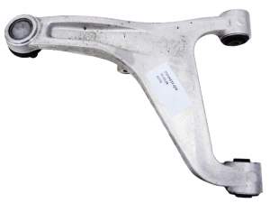 WAHACZ GÓRNY TYŁ LEWY INFINITI Q50