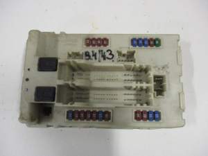 SKRZYNKA PANEL BEZPIECZNIKÓW NISSAN ALTIMA L32 2.5