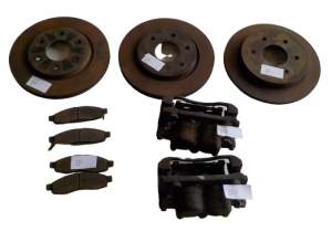 ZACISK ZACISKI HAMULCOWE PRZÓD NISSAN TITAN ARMADA