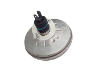 SERWO POMPA HAMULCOWA INFINITI Q30 QX30 472105DA9A