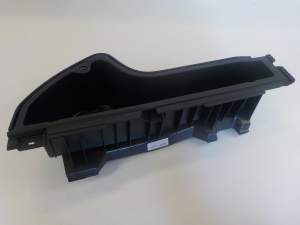 KORYTKO SCHOWEK PLASTIK LEWY BAGAŻNIKA MURANO Z51