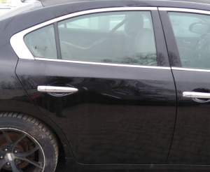 SZYBA BOCZNA DRZWI PRAWA TYLNA NISSAN MAXIMA A35