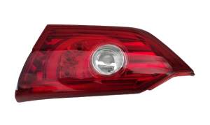 LAMPA W KLAPE PRAWA TYLNA INFINITI Q50