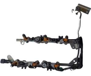 LISTWA WTRYSKOWA + WTRYSKIWACZE NISSAN 370Z