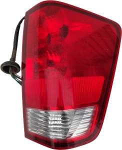 LAMPA TYLNA TYŁ PRAWA NISSAN TITAN I