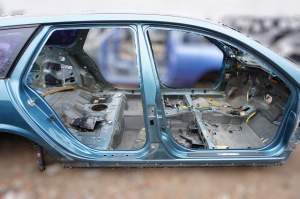PRÓG PRAWY SŁUPEK ŚRODKOW NISSAN PRIMERA P12 KOMBI