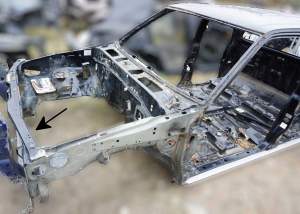 BELKA GÓRNA PASA PRZÓD NISSAN NAVARA D22