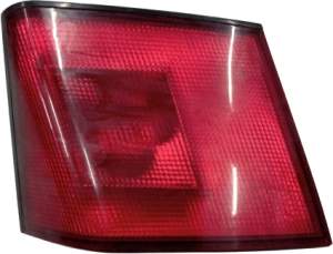 LAMPA W KLAPĘ LEWA MITSUBISHI CARISMA 1995-1999