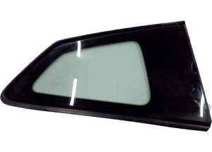 SZYBA KAROSERYJNA PRAWA TRÓJKĄT NISSAN GT-R