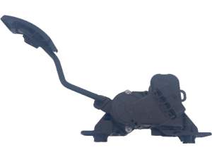 PEDAŁ GAZU MITSUBISHI PAJERO SPORT II L200