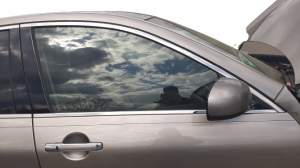 SZYBA BOCZNA DRZWI PRAWY PRZÓD INFINITI M35S M35 S