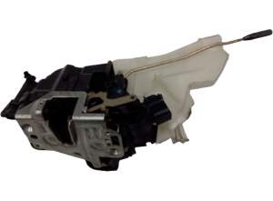 ZAMEK DRZWI PRAWY PRZÓD MERCEDES C-KLASA W203