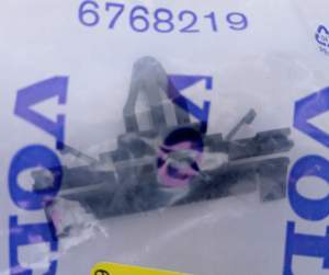 SPINKA LISTWY SZYBY CZOŁOWEJ VOLVO S60 II V60 I