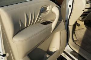 TAPICERKA BOCZEK DRZWI PRAWY PRZÓD INFINITI QX80 Z62