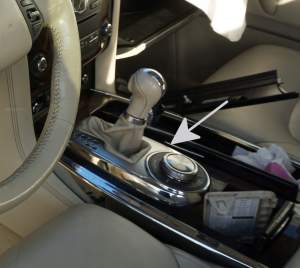 PANEL TUNELU ŚRODKOWEGO INFINITI QX80