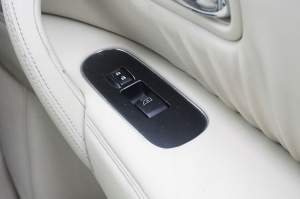 PANEL PRZEŁĄCZNIK SZYB PRAWY PRZÓD INFINITI QX80