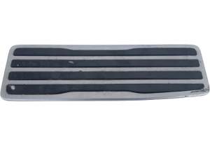 PODNÓŻEK POD LEWĄ STOPĘ STOPKA NISSAN GT-R GTR