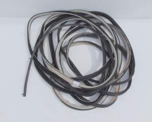 USZCZELKA INFINITI Q70