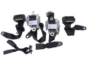 ZAPINKI PASÓW PRZÓD L/P ŚRODK. NISSAN MICRA K12 3D