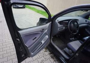 BOCZEK TAPICERKA LEWY PRZÓD DAIHATSU YRV (M200)