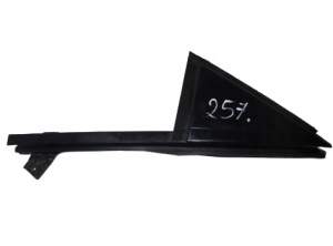 INFINITI FX 35 45 TRÓJKĄT ZAŚLEPKA SZYBY PRAWA