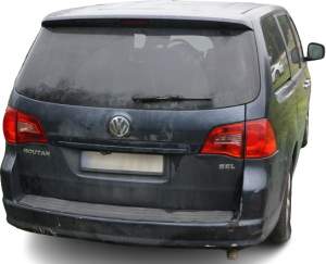 LAMPA W KLAPĘ TYŁ PRAWA LEWA VOLKSWAGEN ROUTAN 2009 4.0 V6 BENZYNA (3.6)