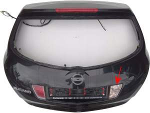 LAMPA W KLAPĘ PRAWA WSTECZNA NISSAN MURANO I Z50