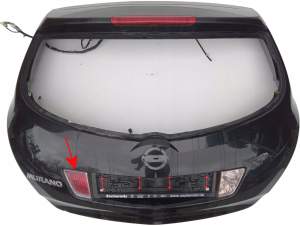 LAMPA PRZECIWMGIELNA W KLAPĘ LEWA NISSAN MURANO I Z50