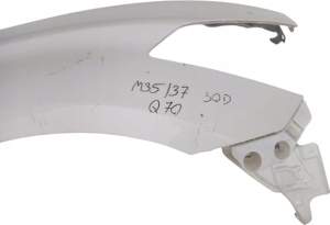 ŚLIZG BŁOTNIKA PRAWY PRZÓD INFINITI Q70 M30d M35 M37 M56