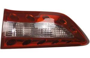 LAMPA PRAWA W KLAPĘ INFINITI QX70 FX30d FX35 FX37 FX50 USA