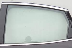 SZYBA BOCZNA DRZWI LEWA TYŁ INFINITI Q70 M30d M35 M37 M56