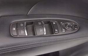 PANEL PRZYCISK SZYB LEWY PRZÓD INFINITI Q70 M30d M35 M37 M56