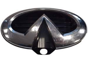 ZNACZEK PRZÓD EMBLEMAT INFINITI QX80 2015-2018 620785ZA0A