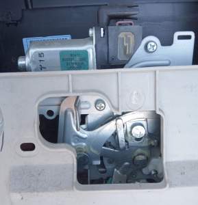 ZAMEK KLAPY SILNICZEK TYŁ NISSAN MURANO Z51