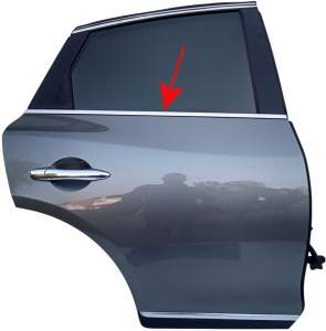 LISTWA ZGARNIAJĄCA DRZWI PRAWA TYŁ INFINITI EX30d EX35 EX37 QX50