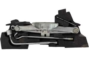 LEWAREK PODNOŚNIK KLUCZ DO KÓŁ INFINITI M35 M45 2005-2010