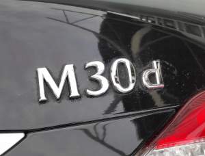 EMBLEMAT "M30d" INFINITI Q70 M30d M35 M37 M56 10-13 PRZED LIFT