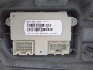 MODUŁ STEROWNIK DRZWI TYŁ VOLKSWAGEN ROUTAN VOYAGER TOWN COUNTRY CARAVAN V
