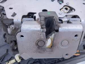 ZAMEK DRZWI PRAWY TYŁ VOLKSWAGEN ROUTAN VOYAGER TOWN COUNTRY V