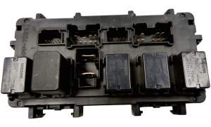 SKRZYNKA BEZPIECZNIKÓW MODUŁ INFINITI Q50