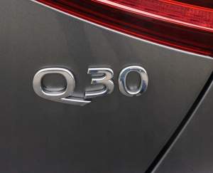 EMBLEMAT NAPIS INFINITI Q30 2.2 DIESEL
