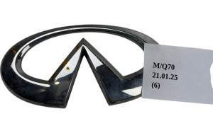 EMBLEMAT LOGO KLAPY BAGAŻNIKA INFINITI Q70 M30d M35 M37 M56