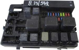 SKRZYNKA BEZPIECZNIKÓW MODUŁ PCM INFINITI G35 2002-2006 284B7AL500