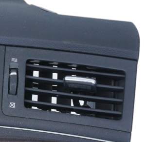 KRATKA WENTYLACYJNA NAWIEWU PRAWA INFINITI Q70 M30d M35 M37 M56