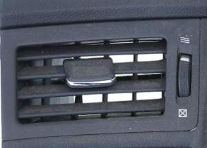 KRATKA WENTYLACYJNA NAWIEWU LEWA INFINITI Q70 M30d M35 M37 M56