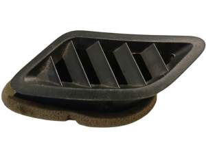 KRATKA WENTYLACYJNA DESKI LEWA NISSAN QASHQAI I J10