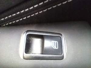 PRZYCISK SZYBY PRAWY TYŁ INFINITI Q30 QX30