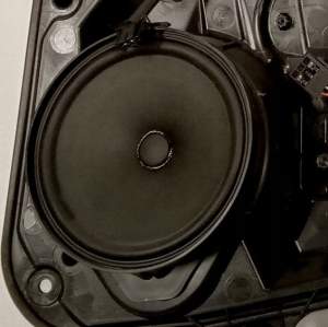 GŁOŚNIK DRZWI PRAWY TYŁ INFINITI Q30 QX30