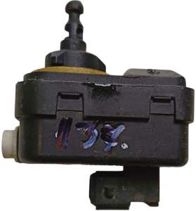 SILNICZEK REGULACJI LAMPY TOYOTA YARIS II III 89036766