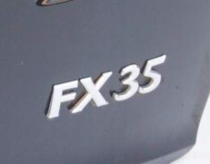 EMBLEMAT NAPIS "FX35" KLAPY BAGAŻNIKA INFINITI FX35 FX45